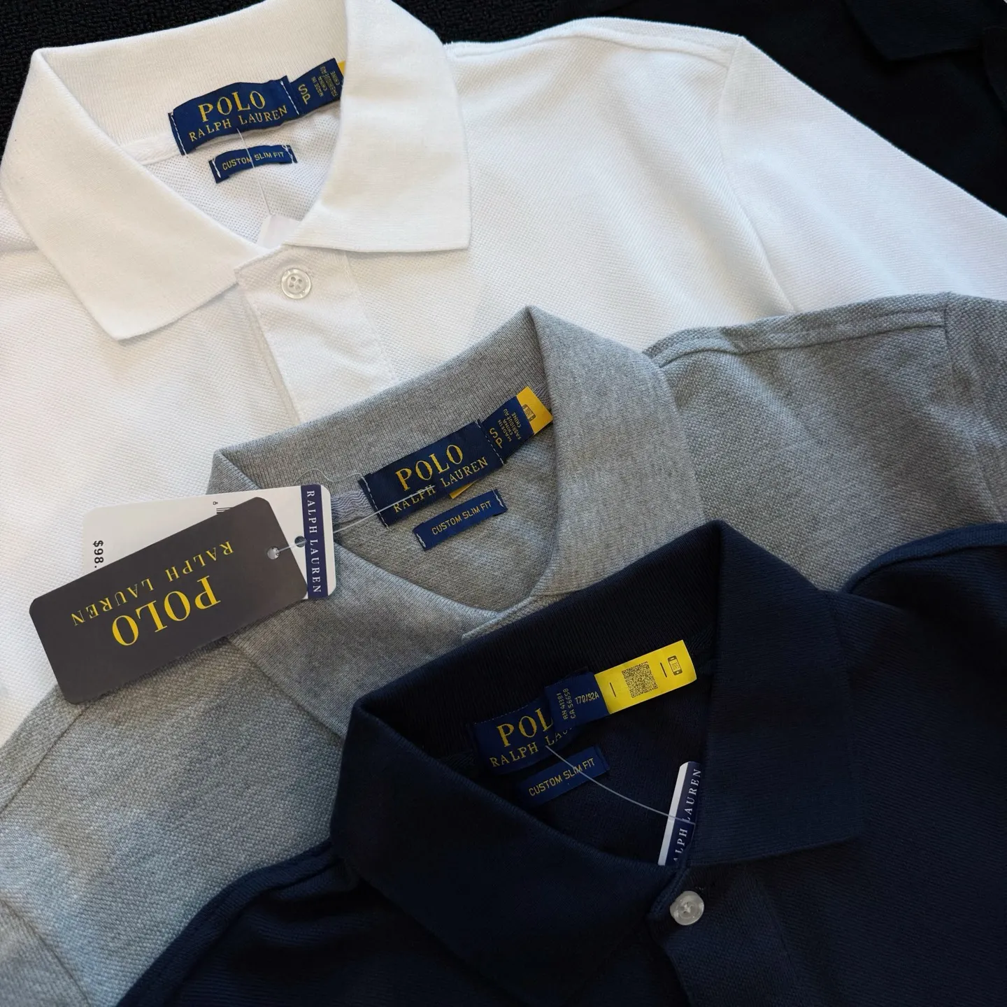 P160 Style number: RL04 (four colors) Ralph Lauren/Ralph Lauren basic Malaysian embroidery logo Big Pony Polo shirt T-shirt short-sleeved original fabric 100% piqué cotton, imported embroidery logo on the chest, "3" patch logo on the cuffs, custom threaded collar, Malaysian embroidery, the highest version, suitable for business and leisure daily use! 🌘Two-button placket, laser logo pearlescent resin buttons, cuffs and hem using double-thread sewing technology, different currency versions, full set of original three-label accessories!   Size chart: S M L XL XXL Color #Navy Black Gray White